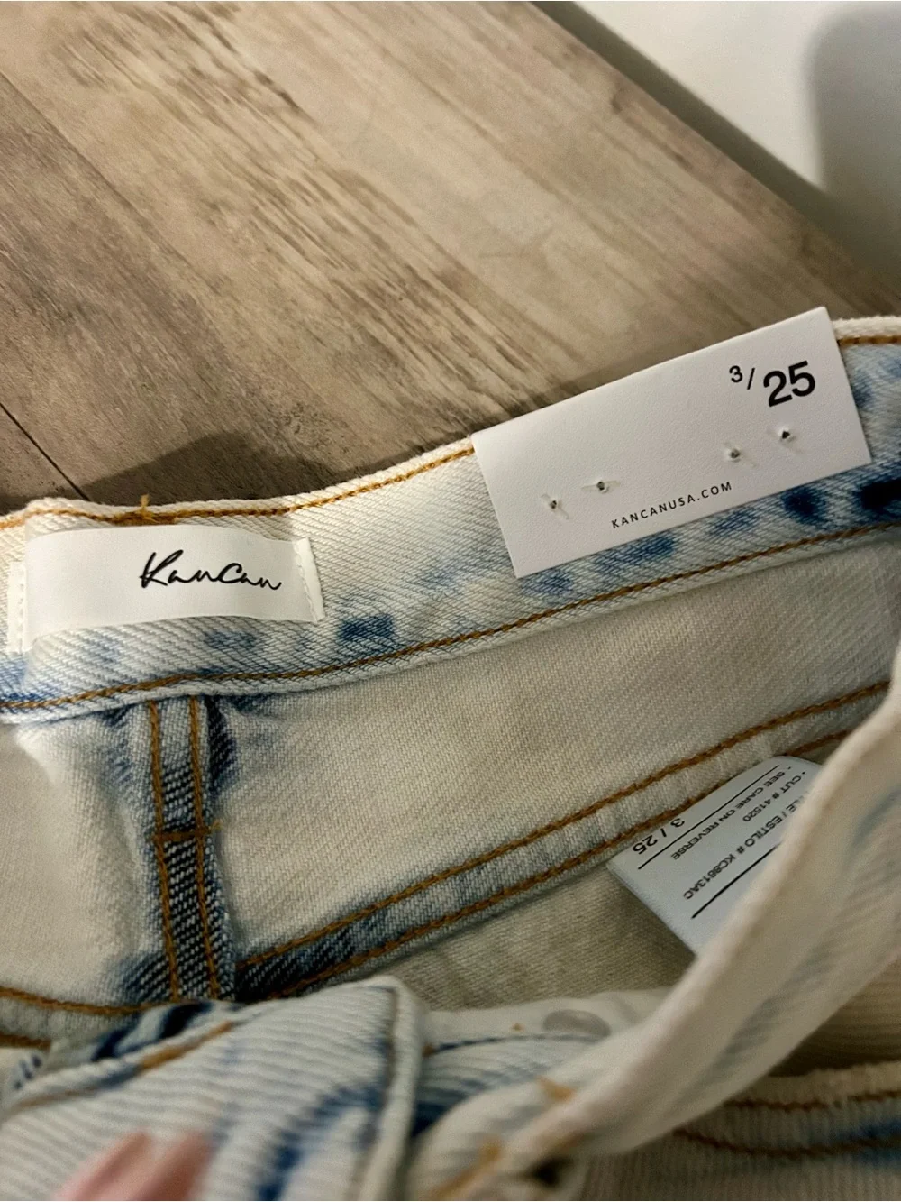 Kancan Distressed Acid Wash Denim Shorts Size 25 NWT Raw Hem High Rise